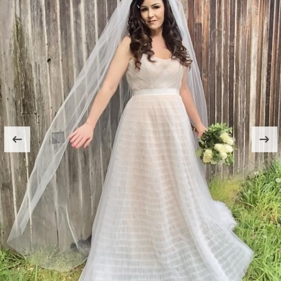 Vera wang white wedding dress - Picture 2 of 6